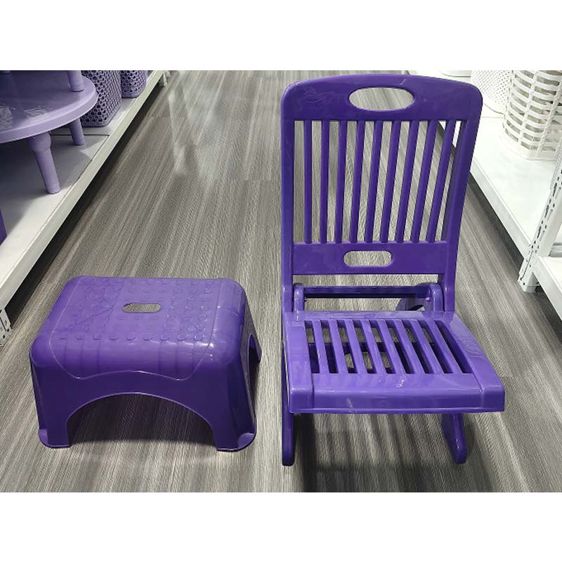 Форма для небольшого стула и стола из литья пластика